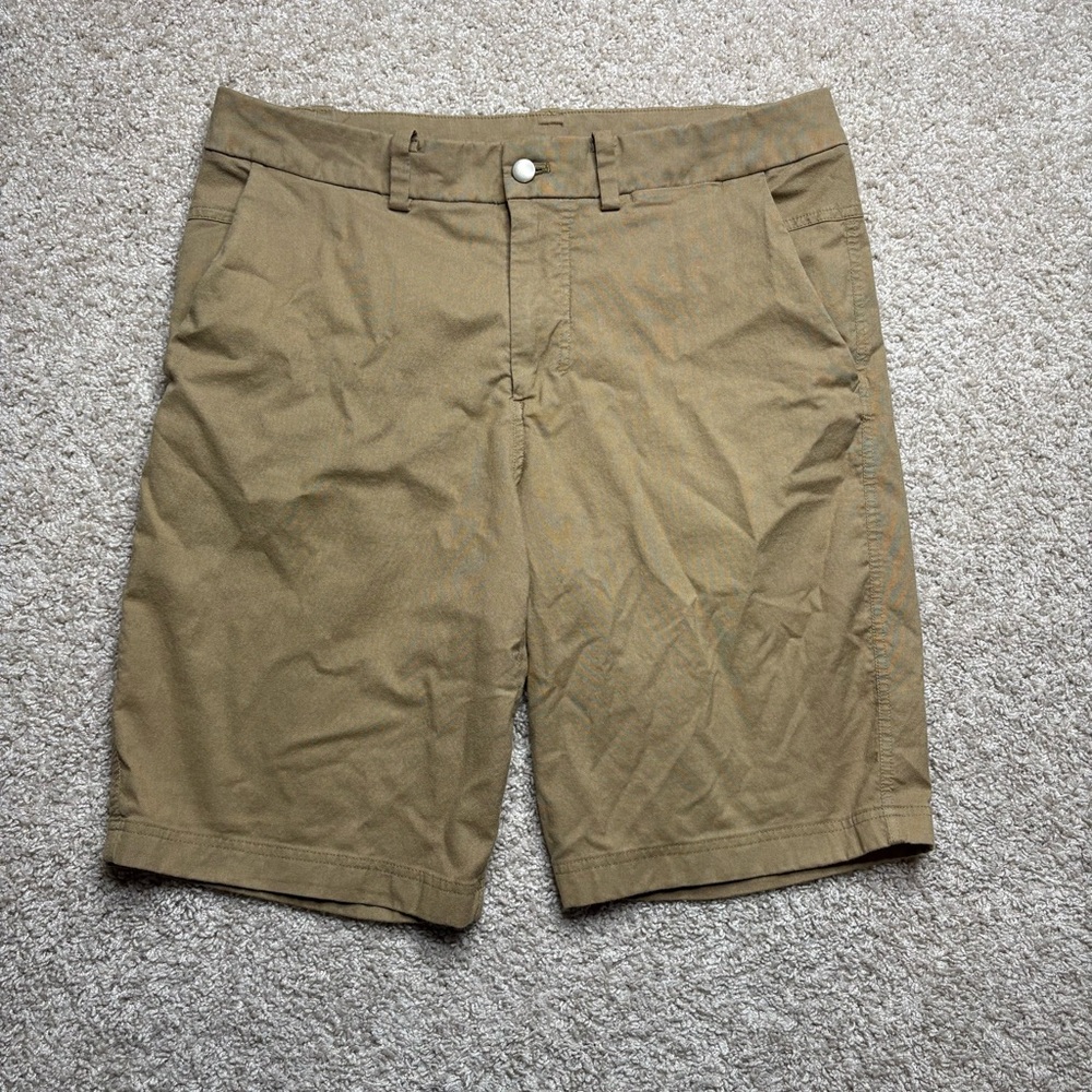 lululemon athletica Men's Flat Front Shorts in Olive Green